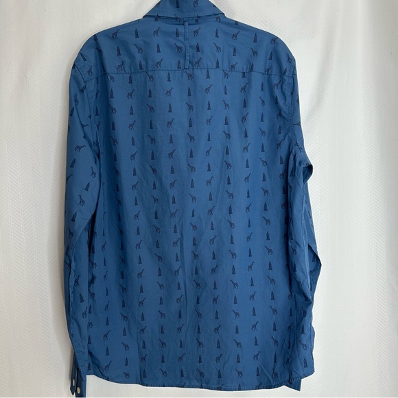 Banana Republic blue button up shirt Giraffe print long sleeve size medium - Picture 7 of 7
